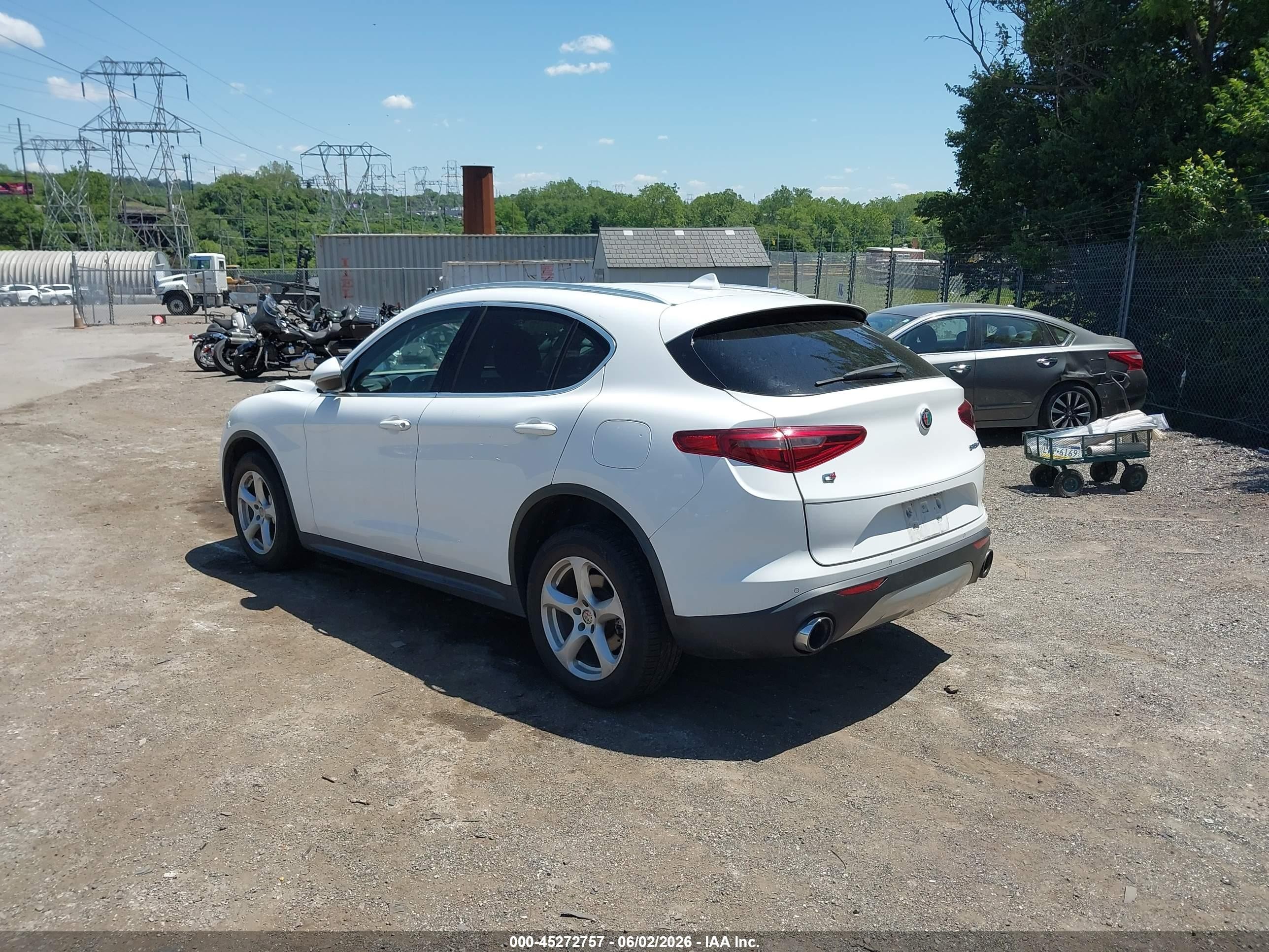 2018 Alfa Romeo Stelvio Awd Белый vin: ZASFAKAN2J7B86296