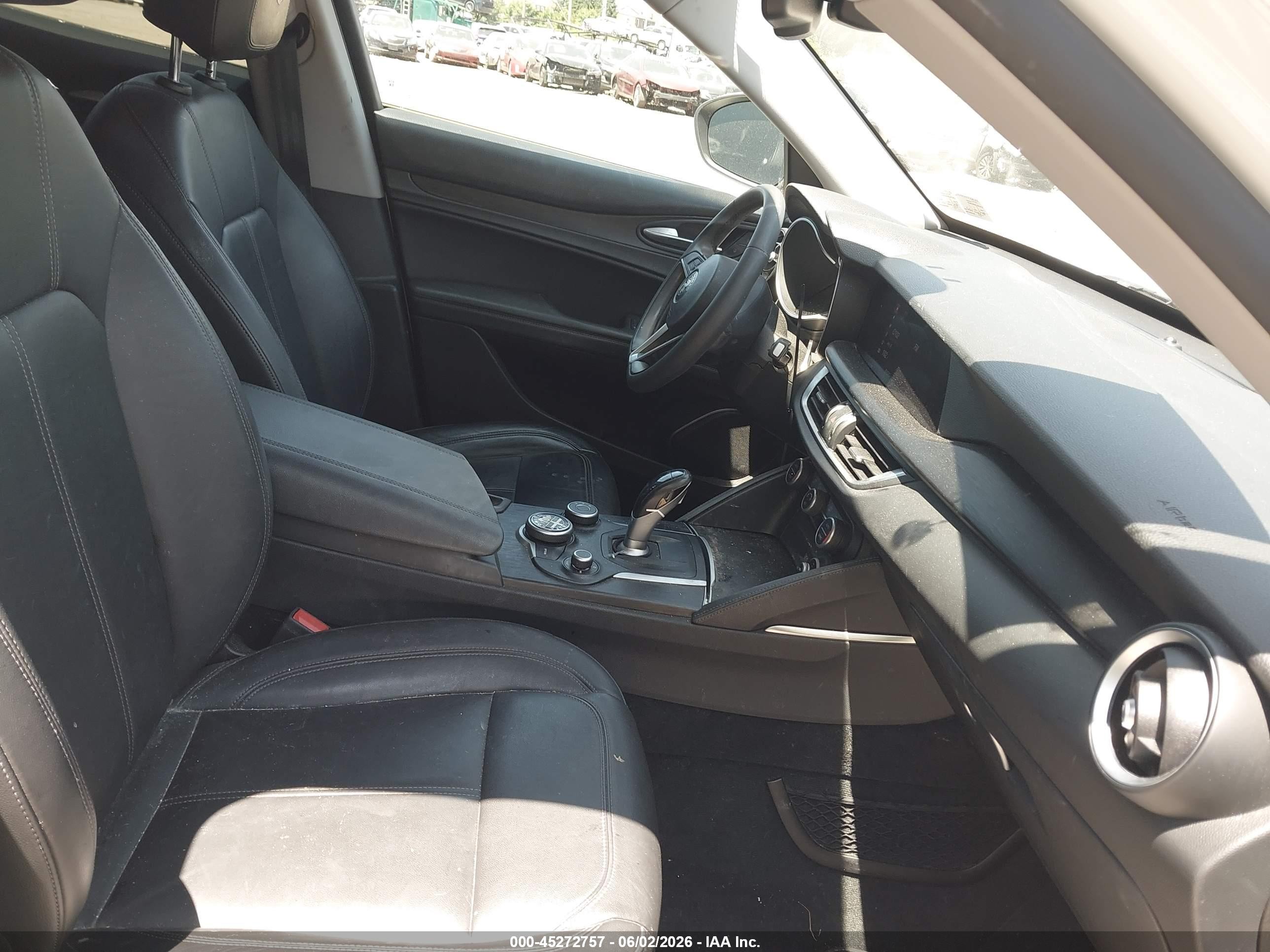 2018 Alfa Romeo Stelvio Awd Белый vin: ZASFAKAN2J7B86296