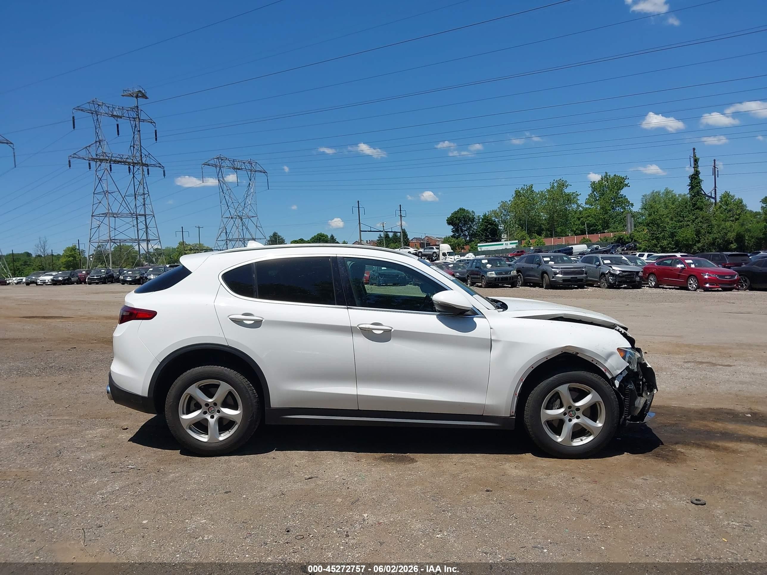 2018 Alfa Romeo Stelvio Awd Белый vin: ZASFAKAN2J7B86296