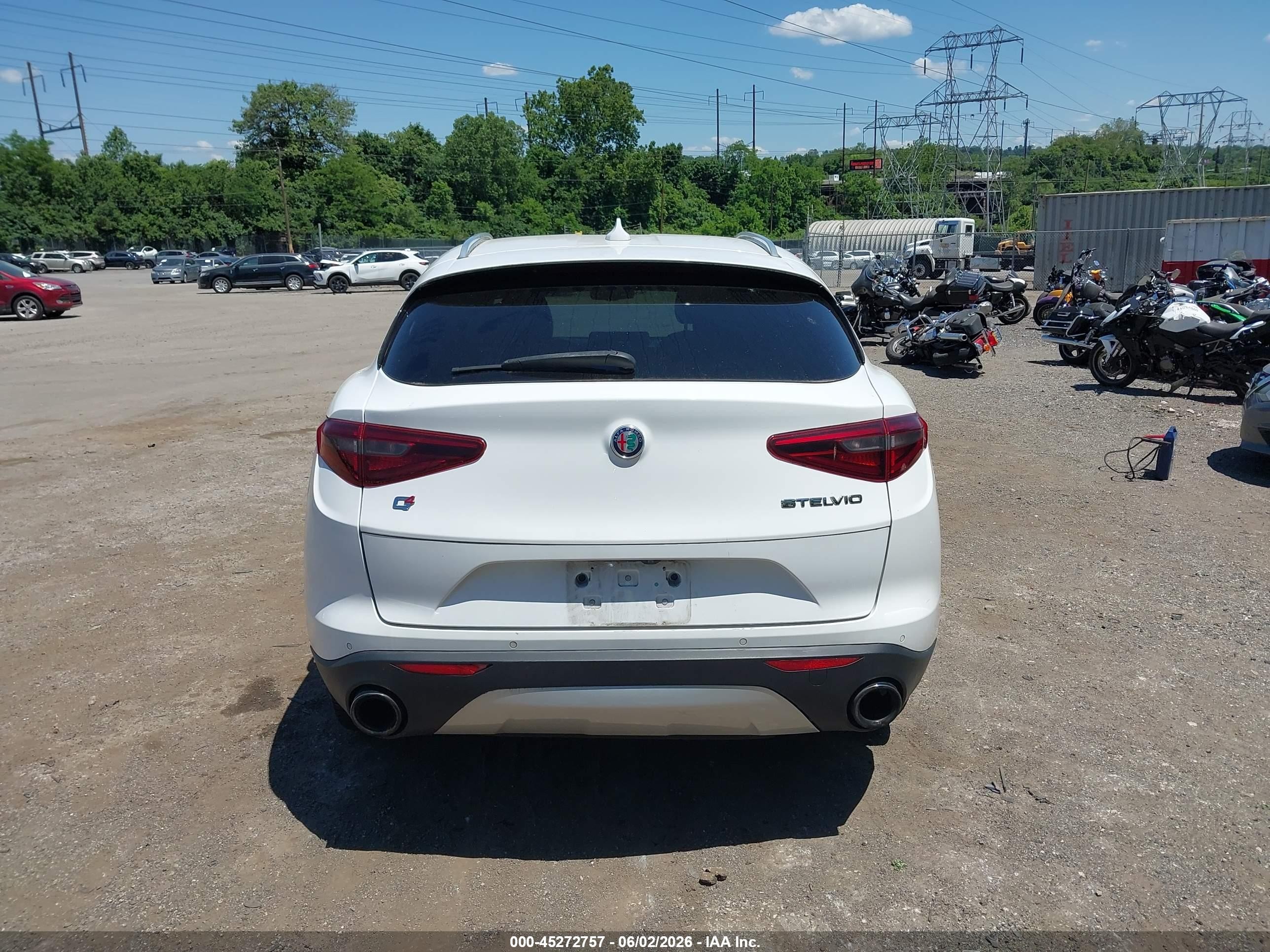 2018 Alfa Romeo Stelvio Awd Белый vin: ZASFAKAN2J7B86296