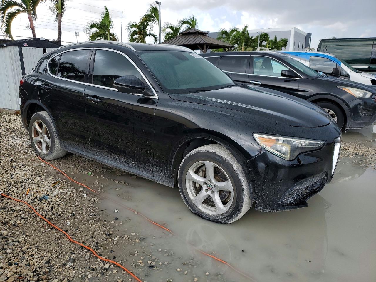 2018 Alfa Romeo Stelvio Black vin: ZASFAKAN7J7B87945