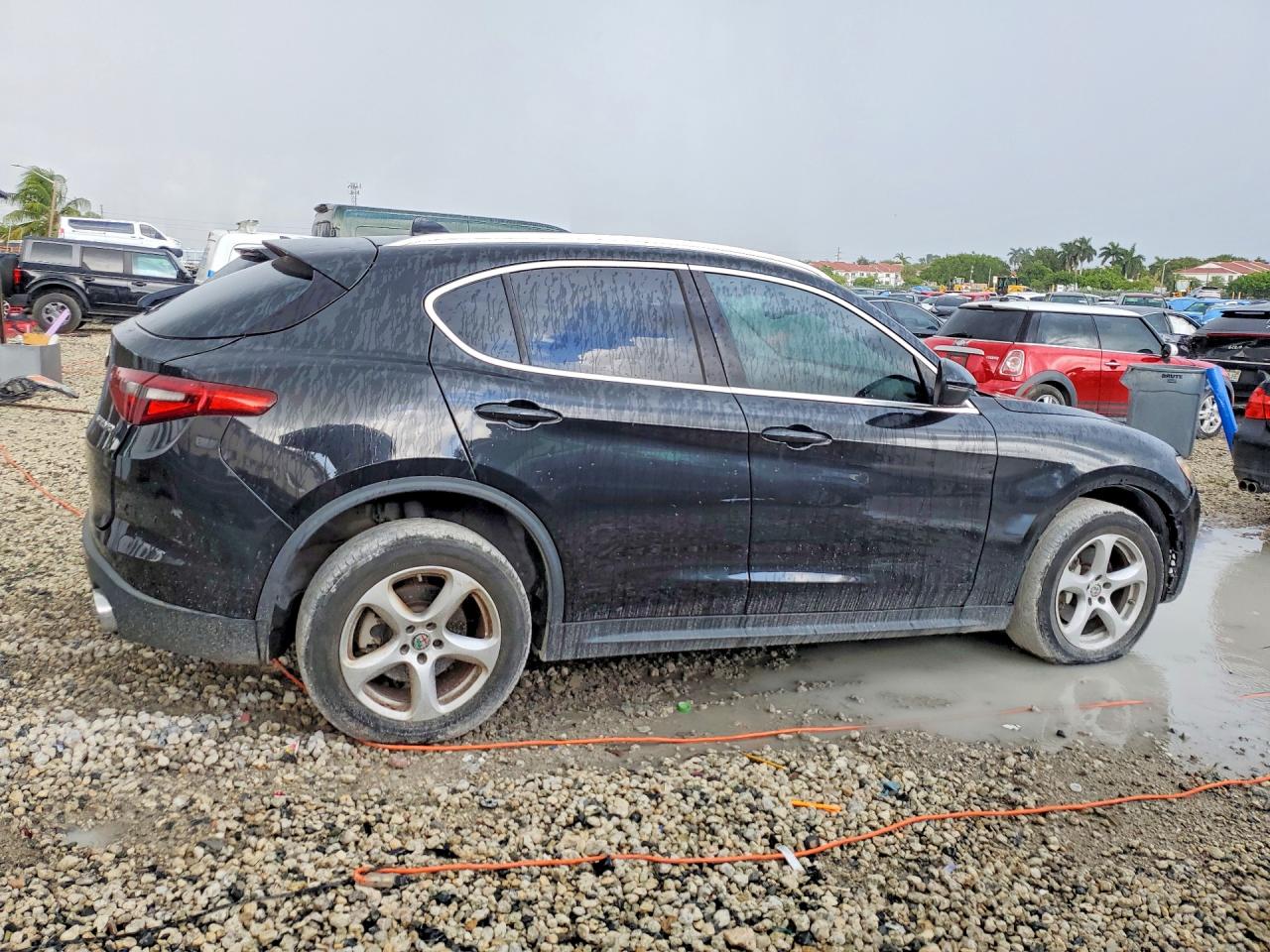 2018 Alfa Romeo Stelvio Black vin: ZASFAKAN7J7B87945