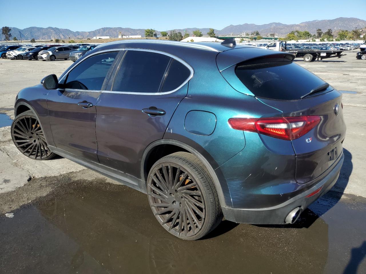 2018 Alfa Romeo Stelvio Two Tone vin: ZASFAKANXJ7B84120