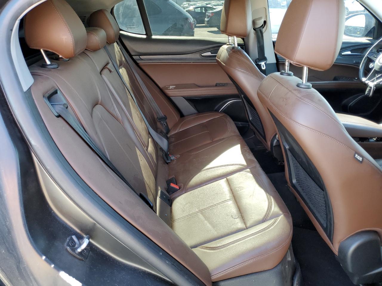 2018 Alfa Romeo Stelvio Two Tone vin: ZASFAKANXJ7B84120
