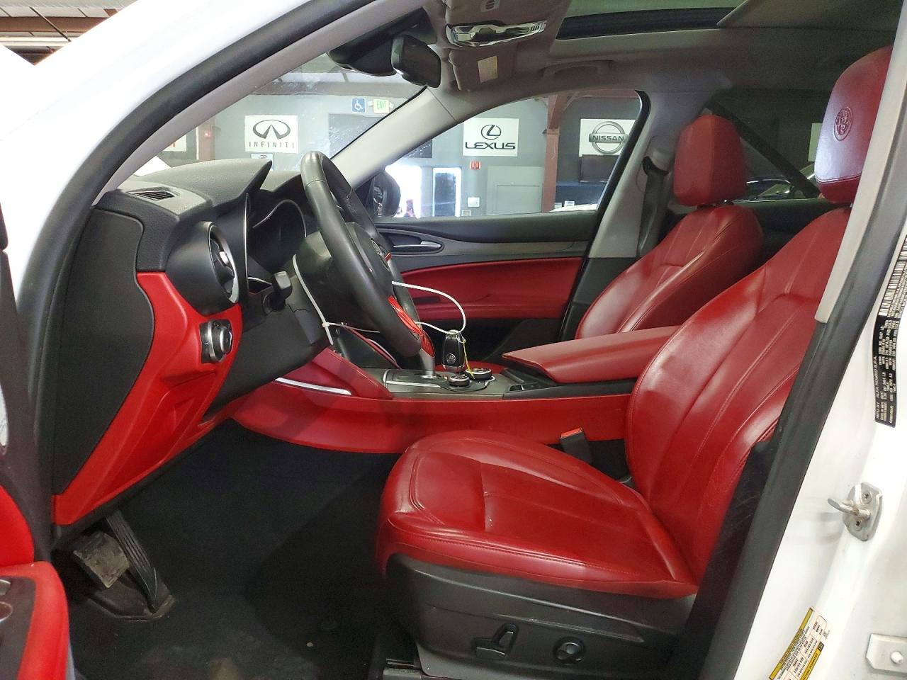 2018 Alfa Romeo Stelvio Ti Белый vin: ZASFAKBN0J7B93276
