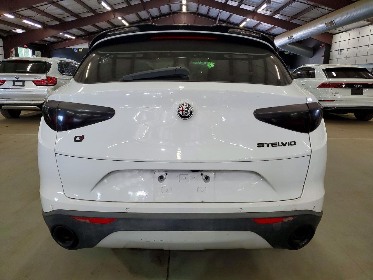 2018 Alfa Romeo Stelvio Ti Белый vin: ZASFAKBN0J7B93276