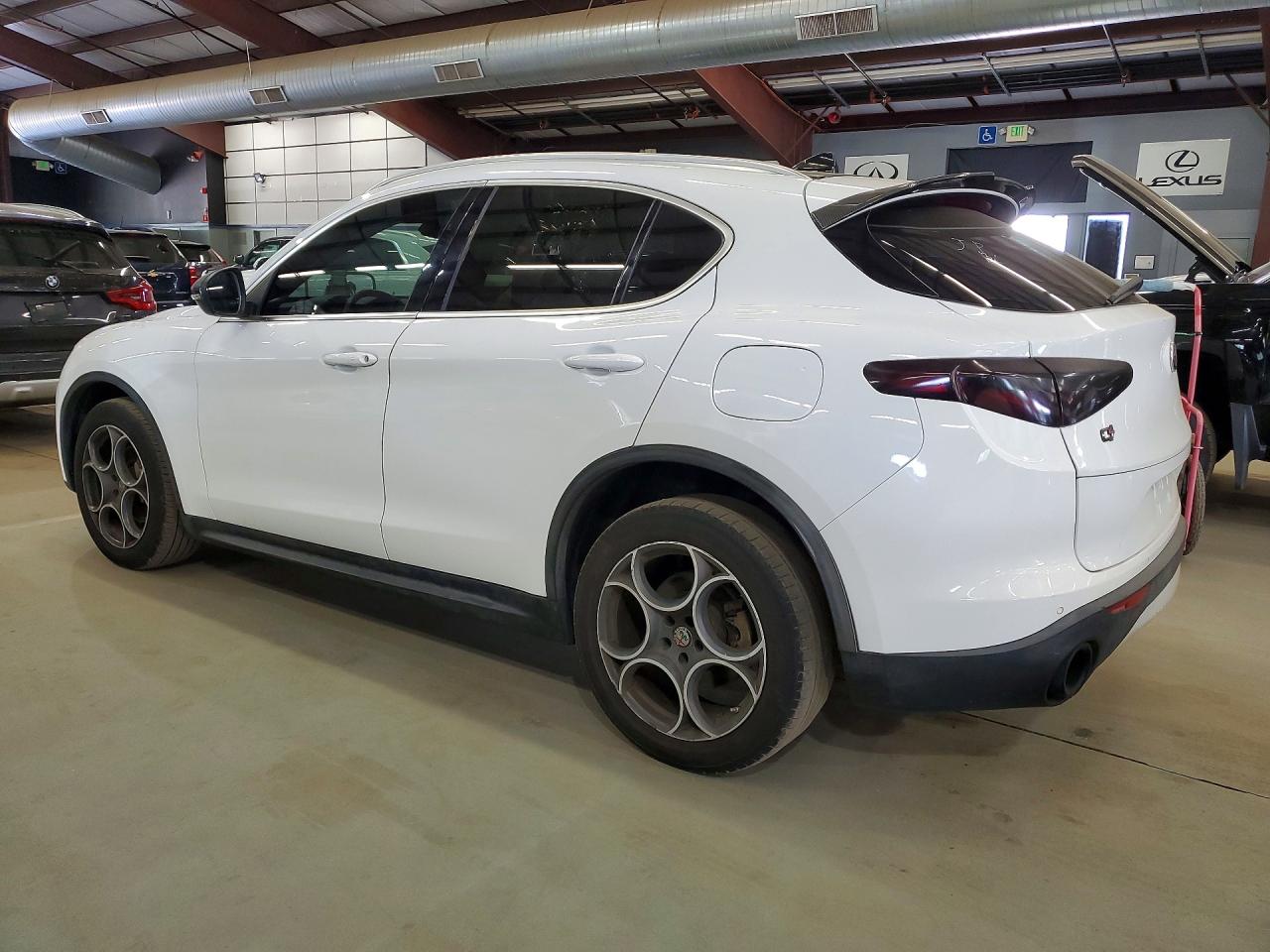 2018 Alfa Romeo Stelvio Ti Белый vin: ZASFAKBN0J7B93276