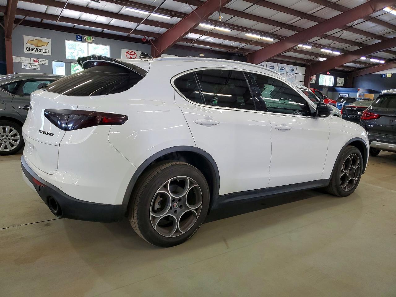 2018 Alfa Romeo Stelvio Ti Белый vin: ZASFAKBN0J7B93276