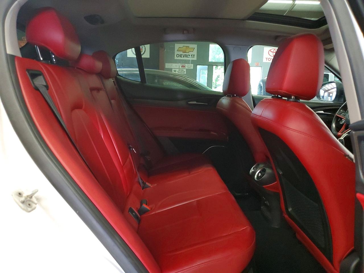 2018 Alfa Romeo Stelvio Ti Белый vin: ZASFAKBN0J7B93276
