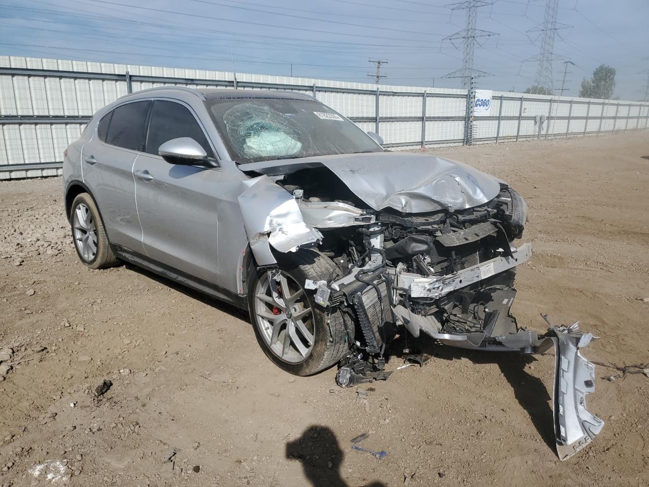 2018 Alfa Romeo Stelvio Ti Серебряный vin: ZASFAKBN0J7B94007