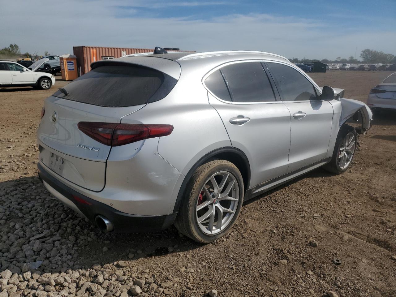 2018 Alfa Romeo Stelvio Ti Серебряный vin: ZASFAKBN0J7B94007