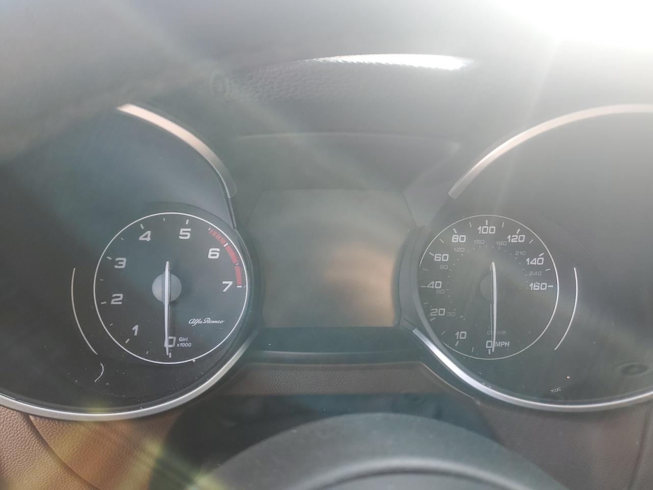 2018 Alfa Romeo Stelvio Ti Серебряный vin: ZASFAKBN0J7B94007