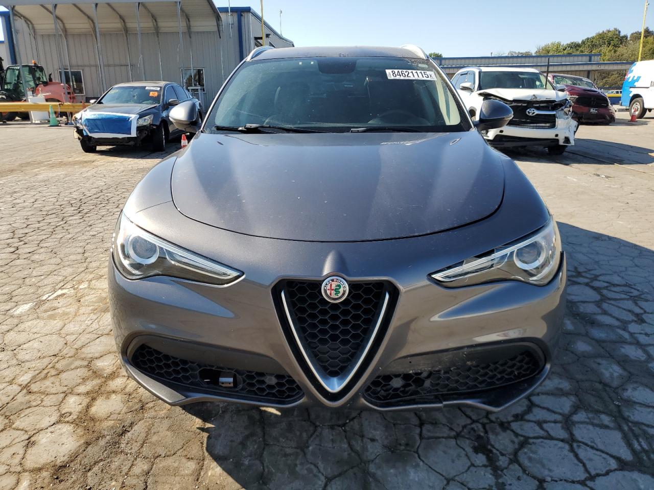 2018 Alfa Romeo Stelvio Ti Серый vin: ZASFAKBN1J7B67642