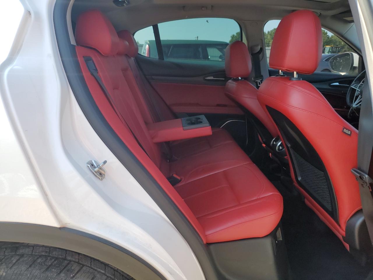 2018 Alfa Romeo Stelvio Ti Белый vin: ZASFAKBN3J7C26917