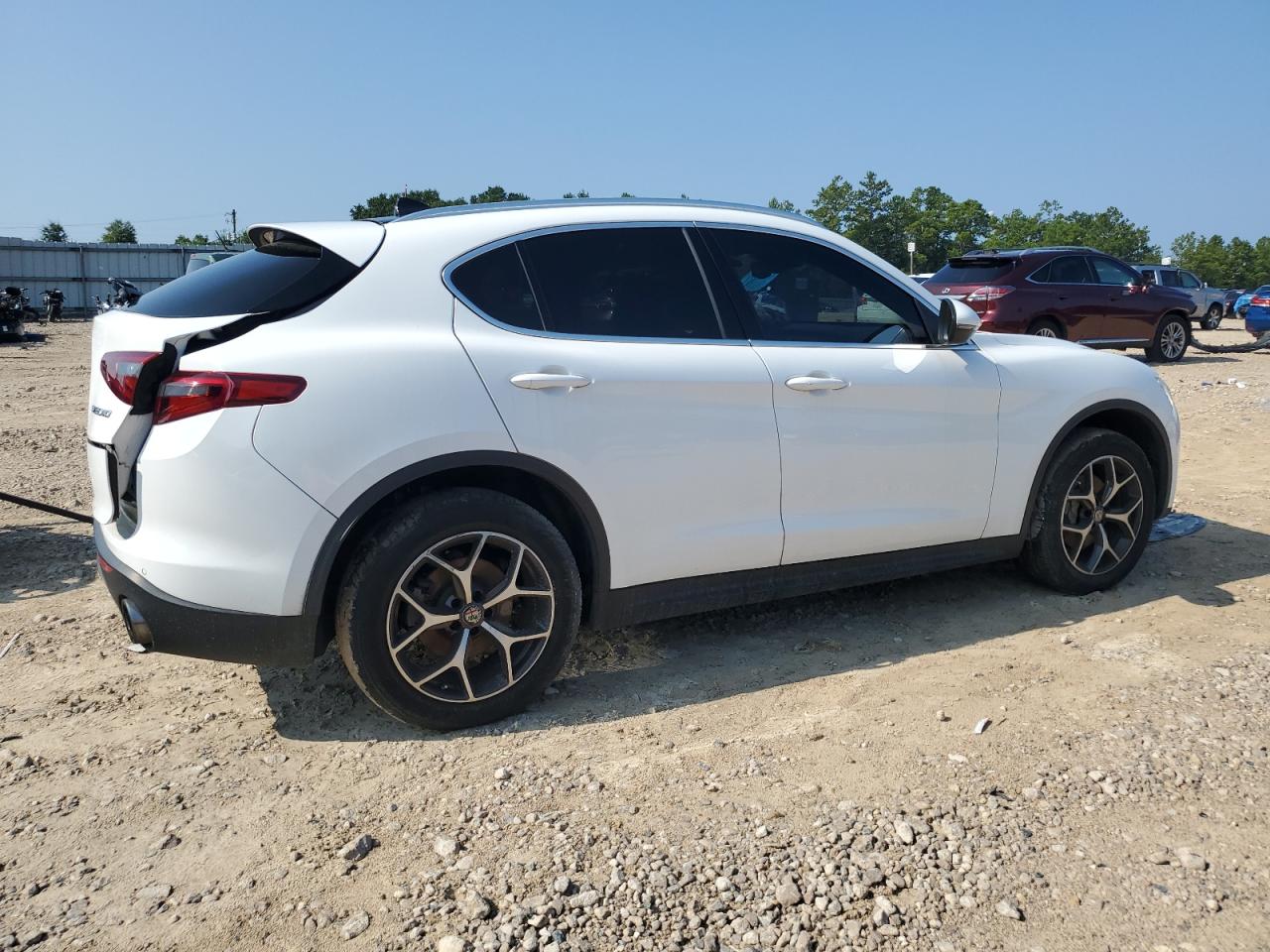 2018 Alfa Romeo Stelvio Ti Белый vin: ZASFAKBN3J7C26917