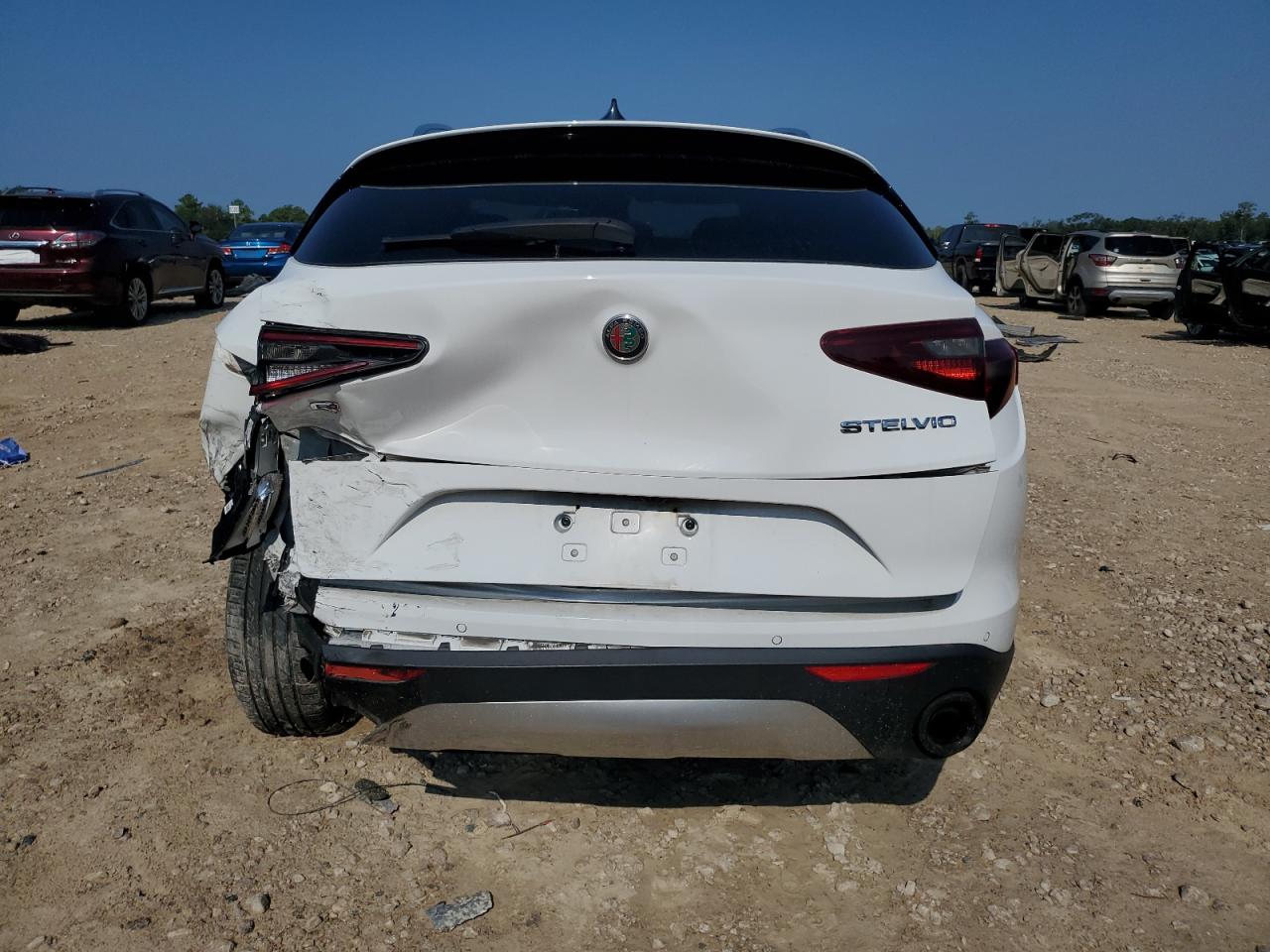 2018 Alfa Romeo Stelvio Ti Белый vin: ZASFAKBN3J7C26917