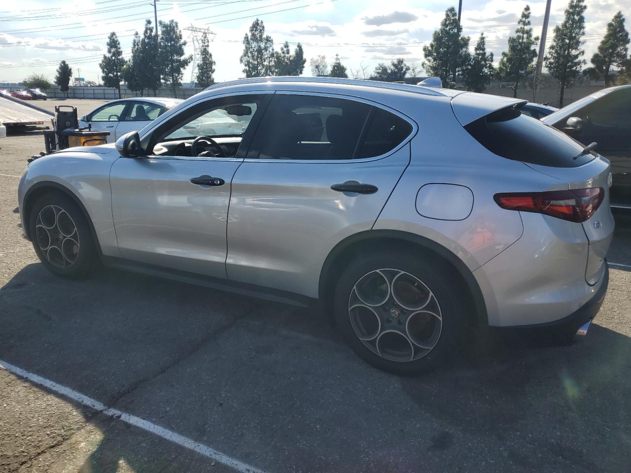 2018 Alfa Romeo Stelvio Ti Серебряный vin: ZASFAKBN6J7B80502