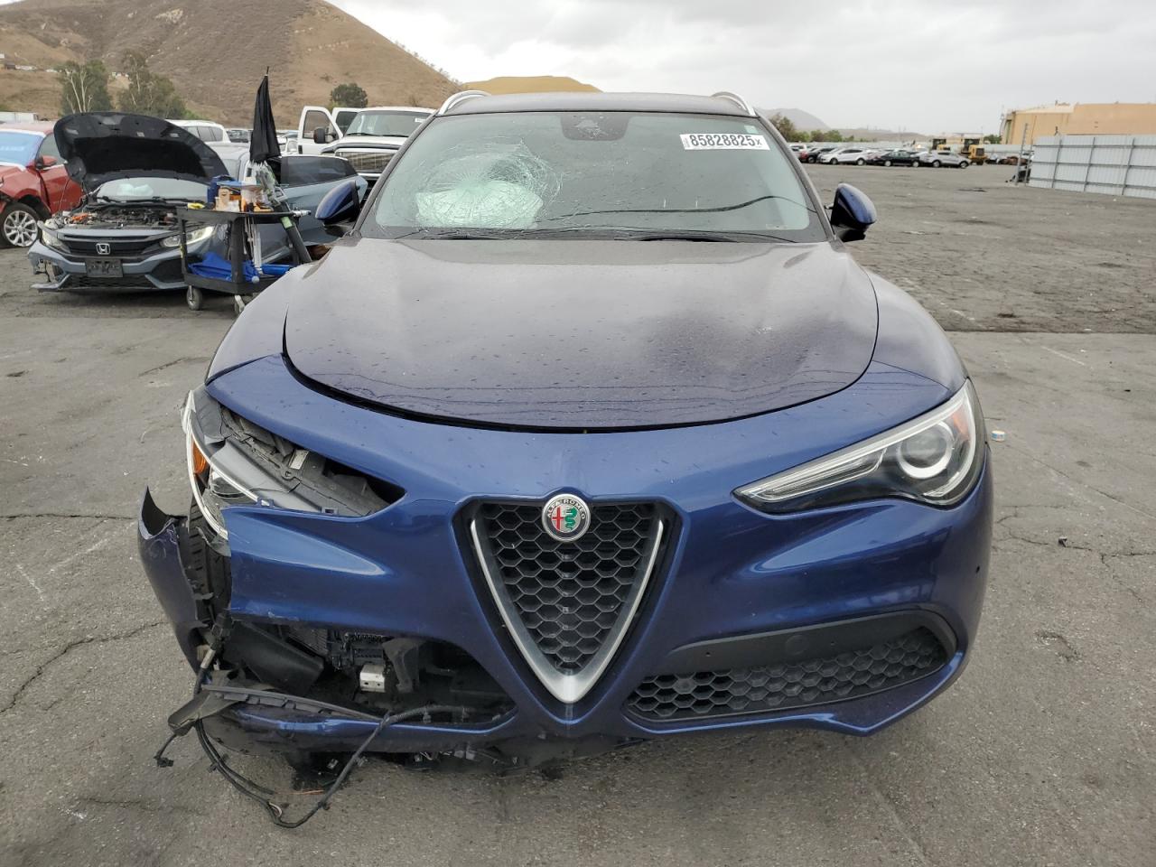 2018 Alfa Romeo Stelvio Ti Синий vin: ZASFAKBN7J7B83604