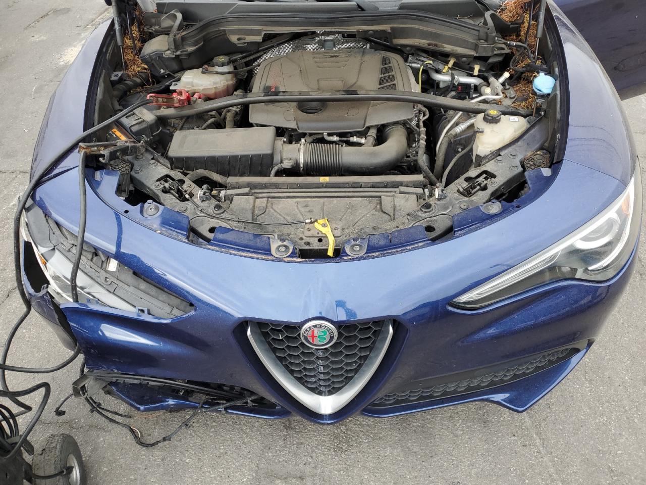 2018 Alfa Romeo Stelvio Ti Синий vin: ZASFAKBN7J7B83604