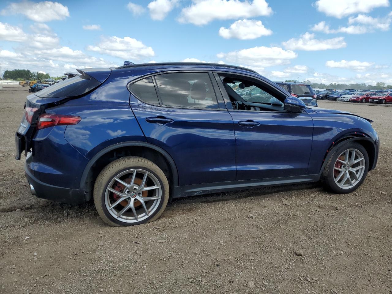 2018 Alfa Romeo Stelvio Ti Sport Синий vin: ZASFAKNN5J7B73455