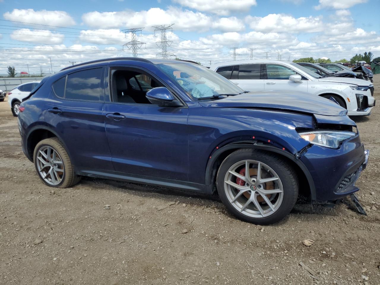 2018 Alfa Romeo Stelvio Ti Sport Синий vin: ZASFAKNN5J7B73455