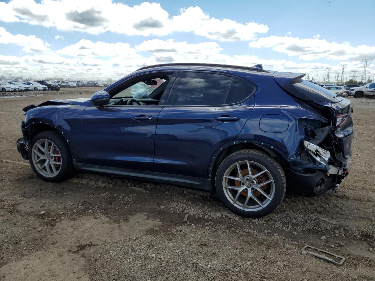 2018 Alfa Romeo Stelvio Ti Sport Синий vin: ZASFAKNN5J7B73455