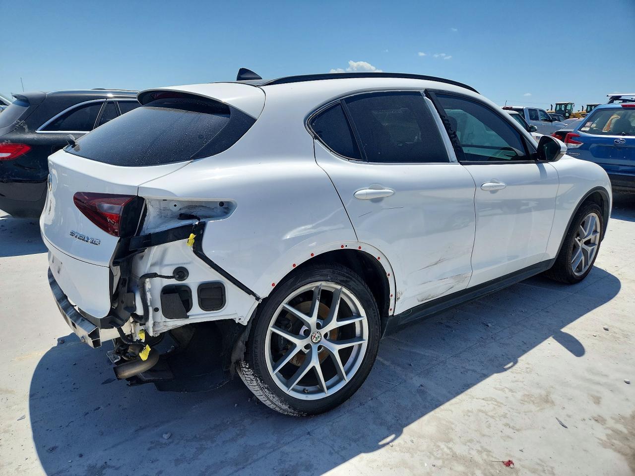 2018 Alfa Romeo Stelvio Ti Sport White vin: ZASFAKNNXJ7B90977
