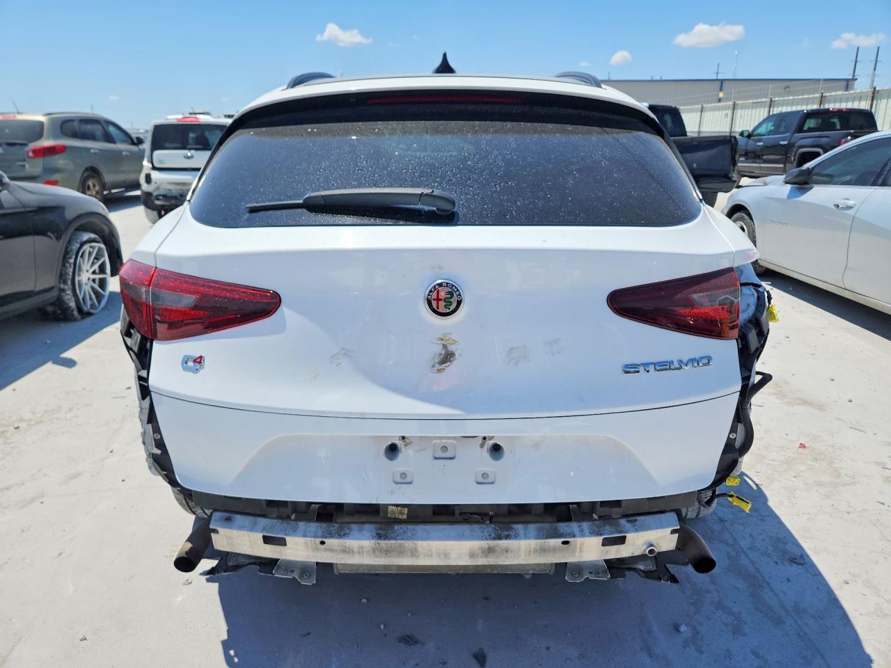 2018 Alfa Romeo Stelvio Ti Sport White vin: ZASFAKNNXJ7B90977
