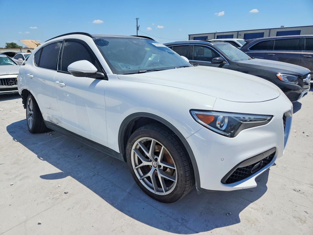2018 Alfa Romeo Stelvio Ti Sport White vin: ZASFAKNNXJ7B90977