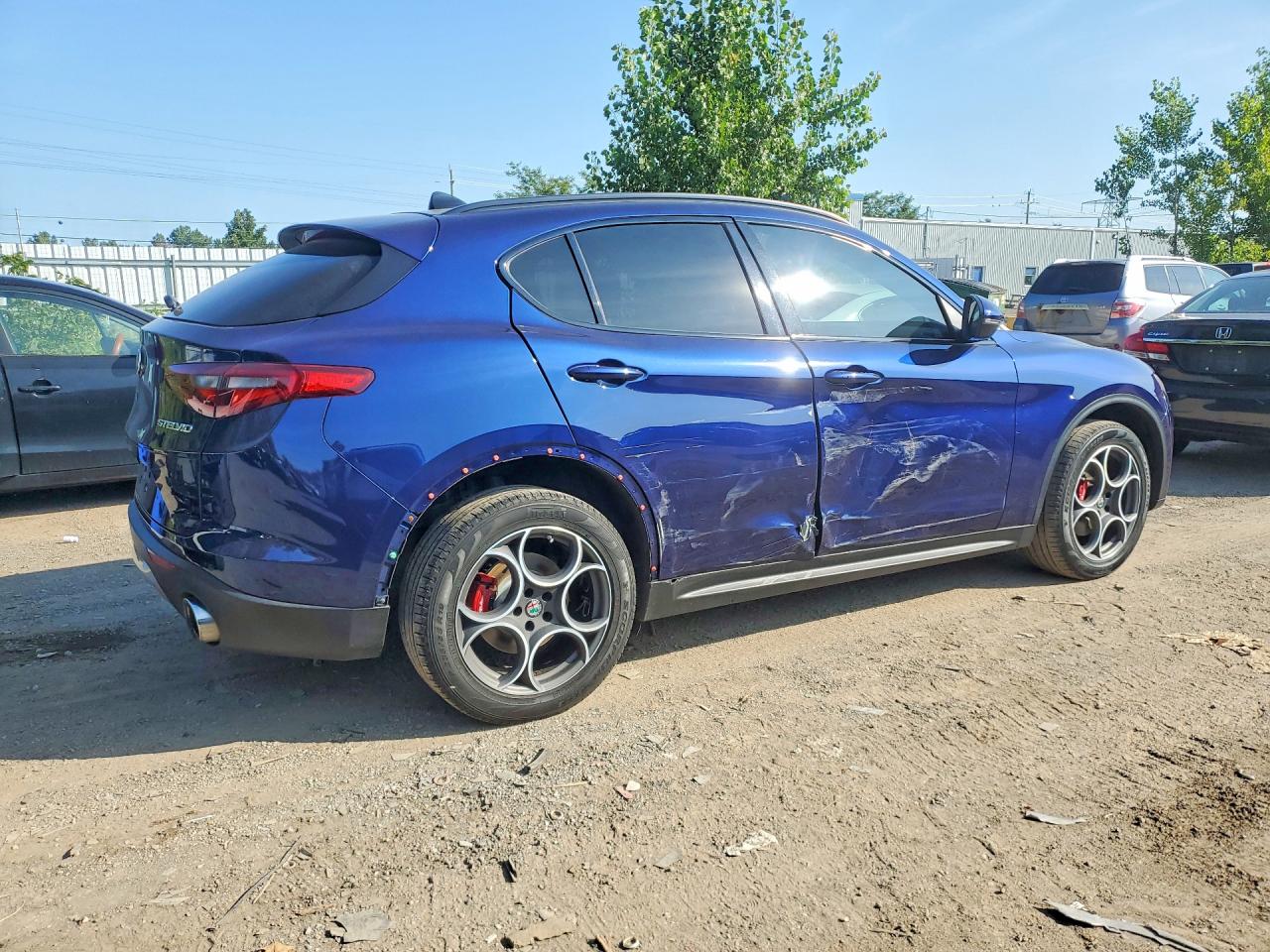 2018 Alfa Romeo Stelvio Sport Blue vin: ZASFAKPN7J7B92134