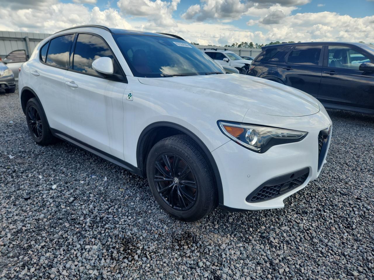 2022 Alfa Romeo Stelvio White vin: ZASPAJAN0N7D31534