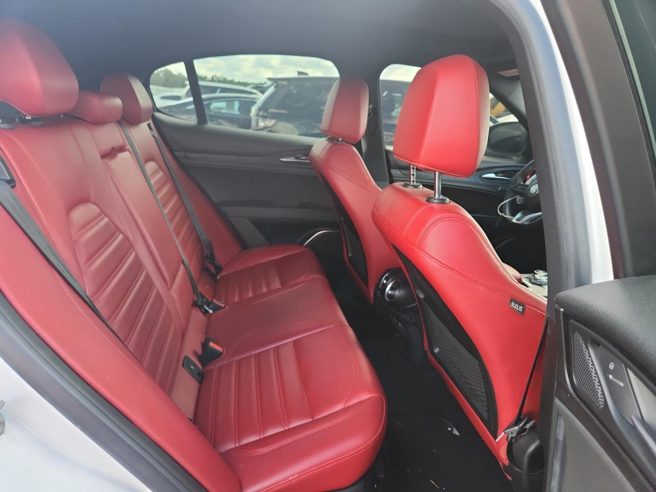 2022 Alfa Romeo Stelvio White vin: ZASPAJAN0N7D31534
