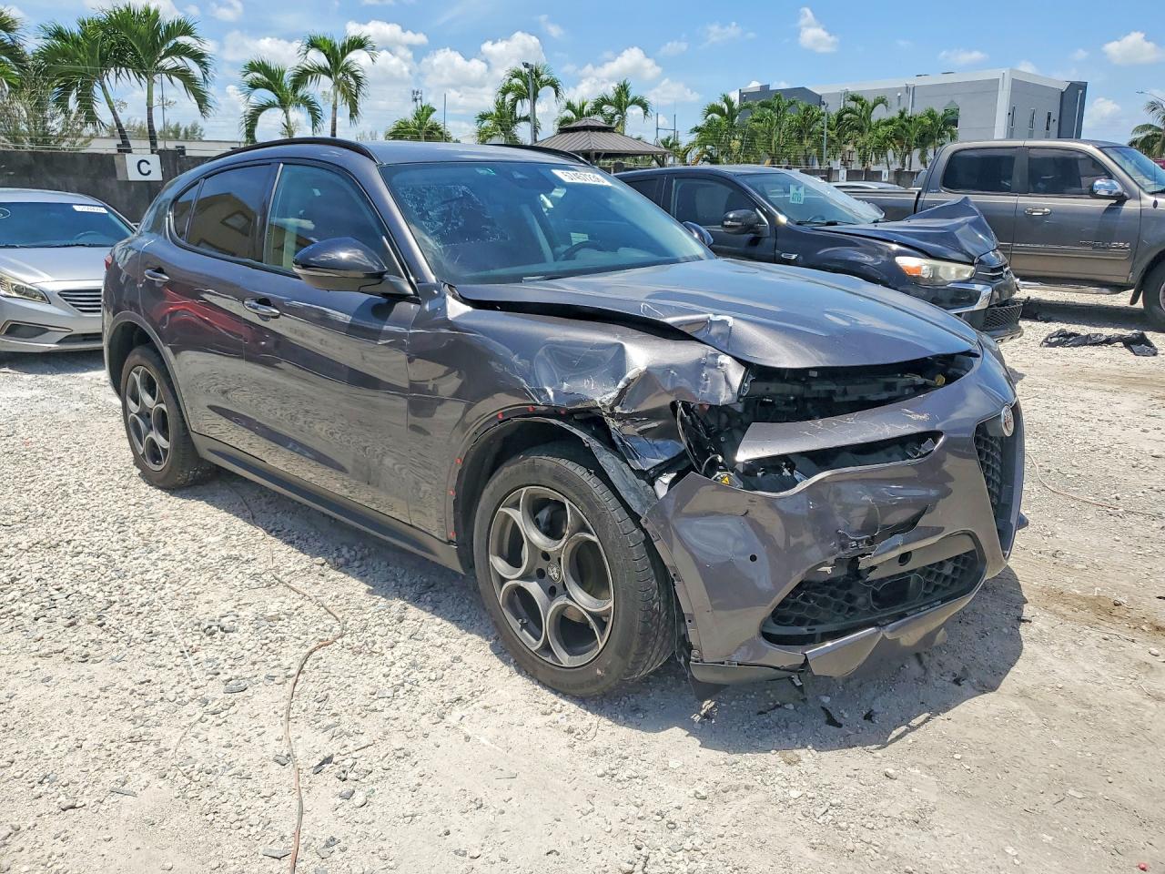 2021 Alfa Romeo Stelvio Sport Gray vin: ZASPAJAN9M7D11992