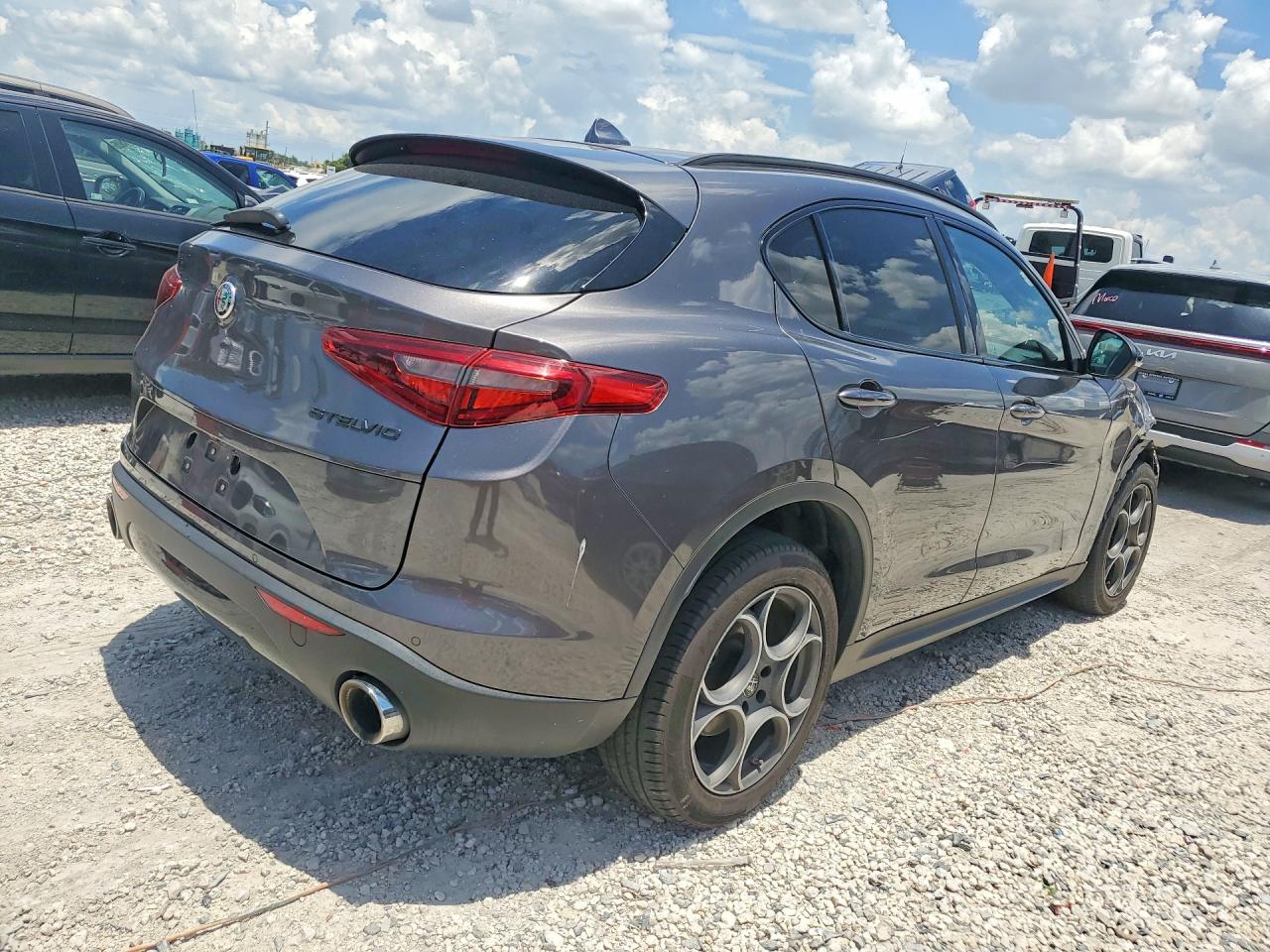 2021 Alfa Romeo Stelvio Sport Gray vin: ZASPAJAN9M7D11992