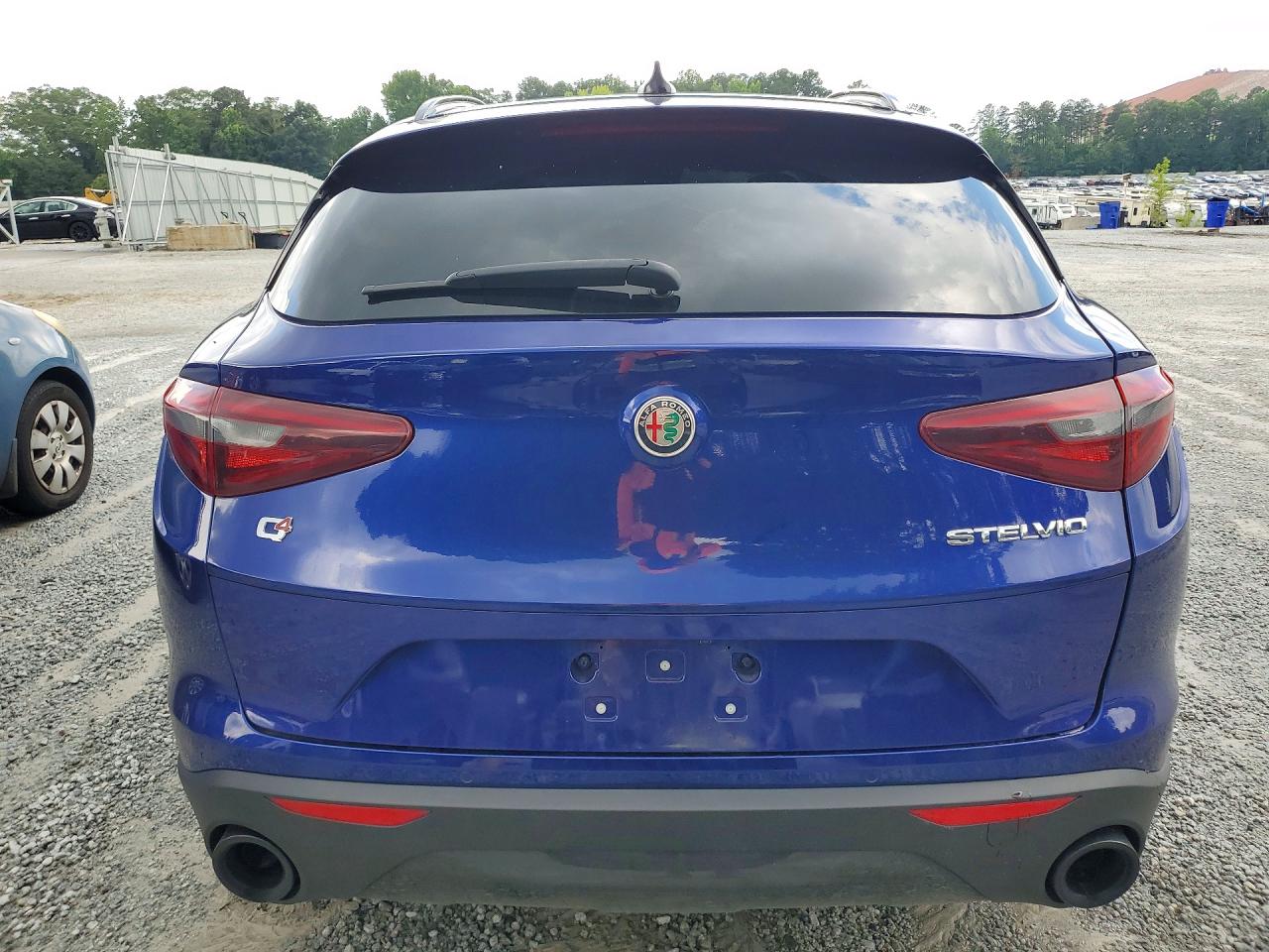 2022 Alfa Romeo Stelvio Blue vin: ZASPAKAN1N7D28342