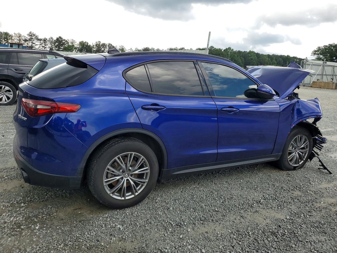 2022 Alfa Romeo Stelvio Blue vin: ZASPAKAN1N7D28342