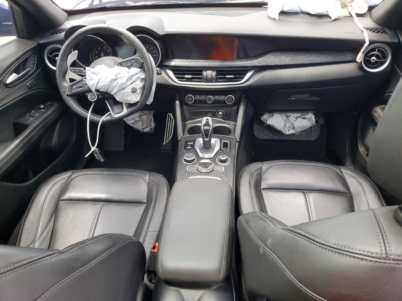 2022 Alfa Romeo Stelvio Blue vin: ZASPAKAN1N7D28342