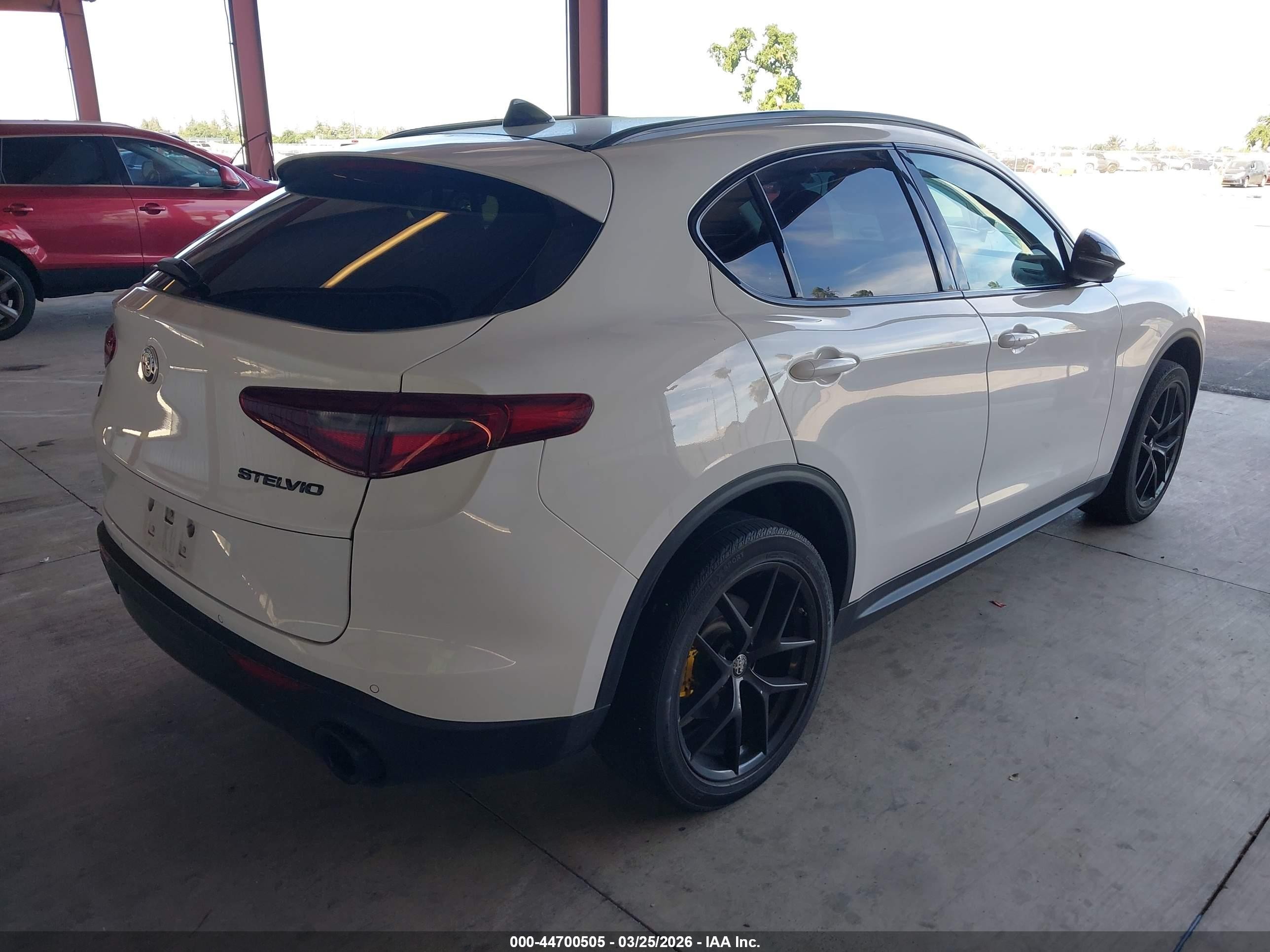 2019 Alfa Romeo Stelvio Awd Белый vin: ZASPAKAN6K7C70000