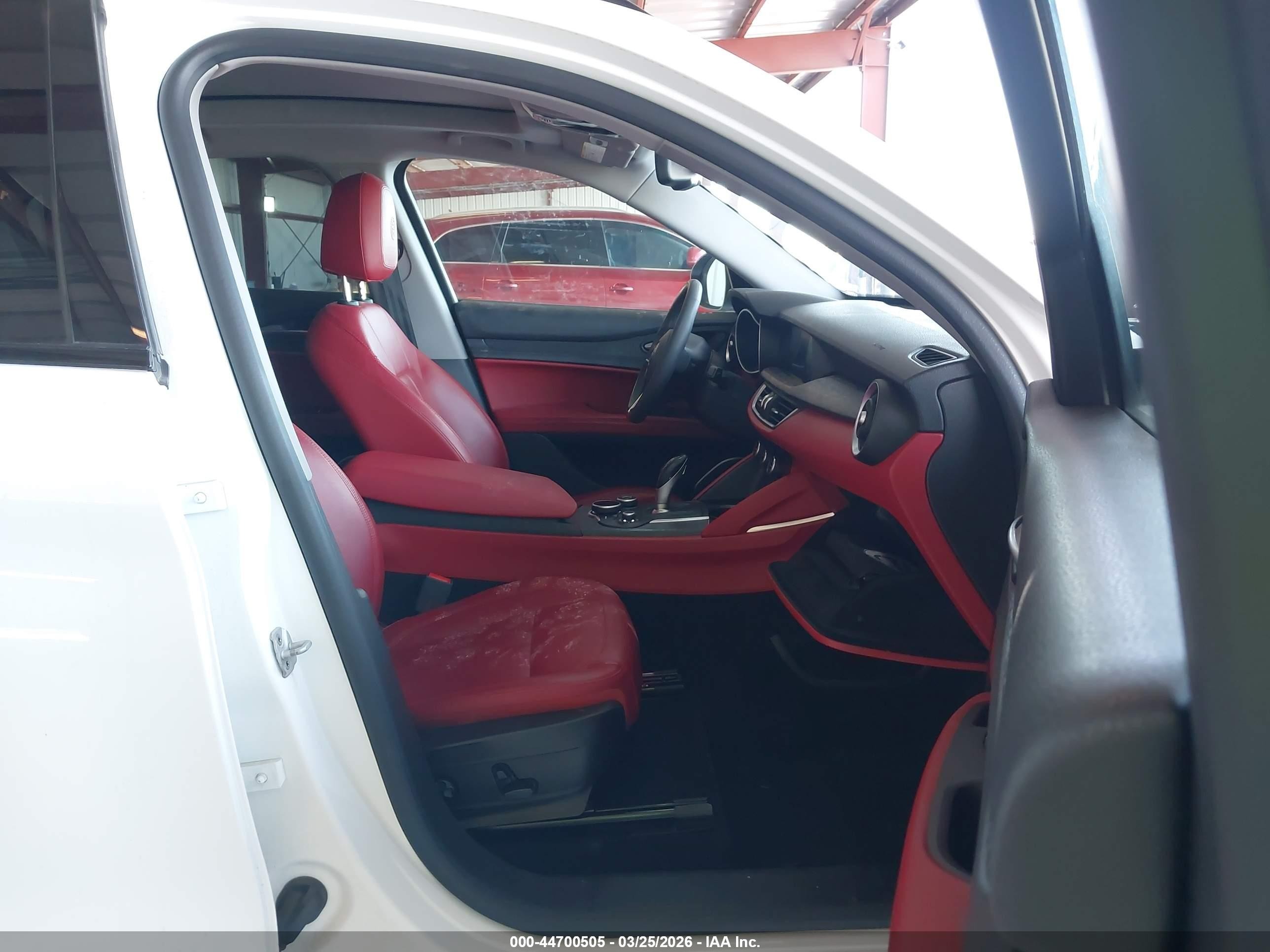 2019 Alfa Romeo Stelvio Awd Белый vin: ZASPAKAN6K7C70000