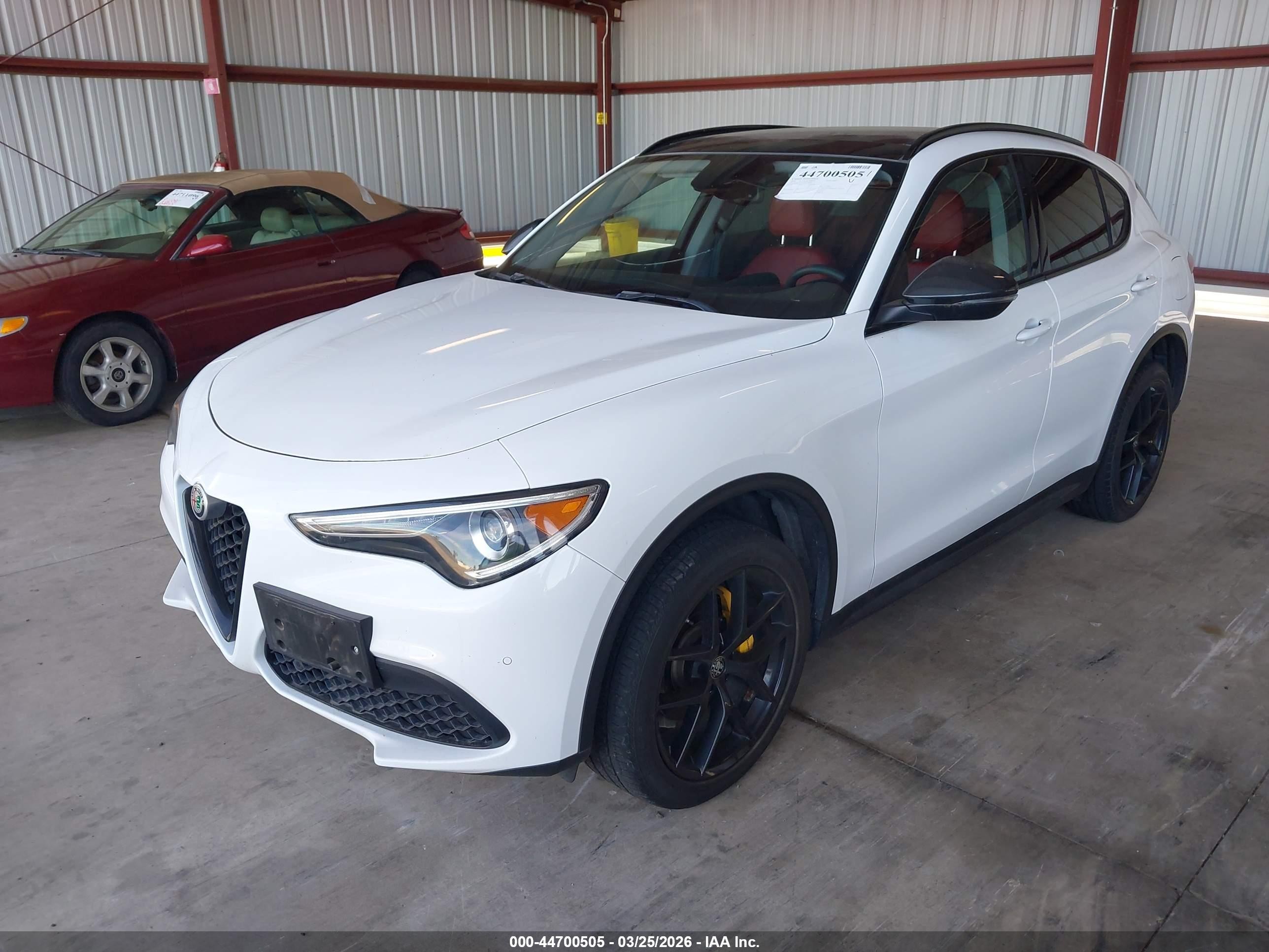 2019 Alfa Romeo Stelvio Awd Белый vin: ZASPAKAN6K7C70000