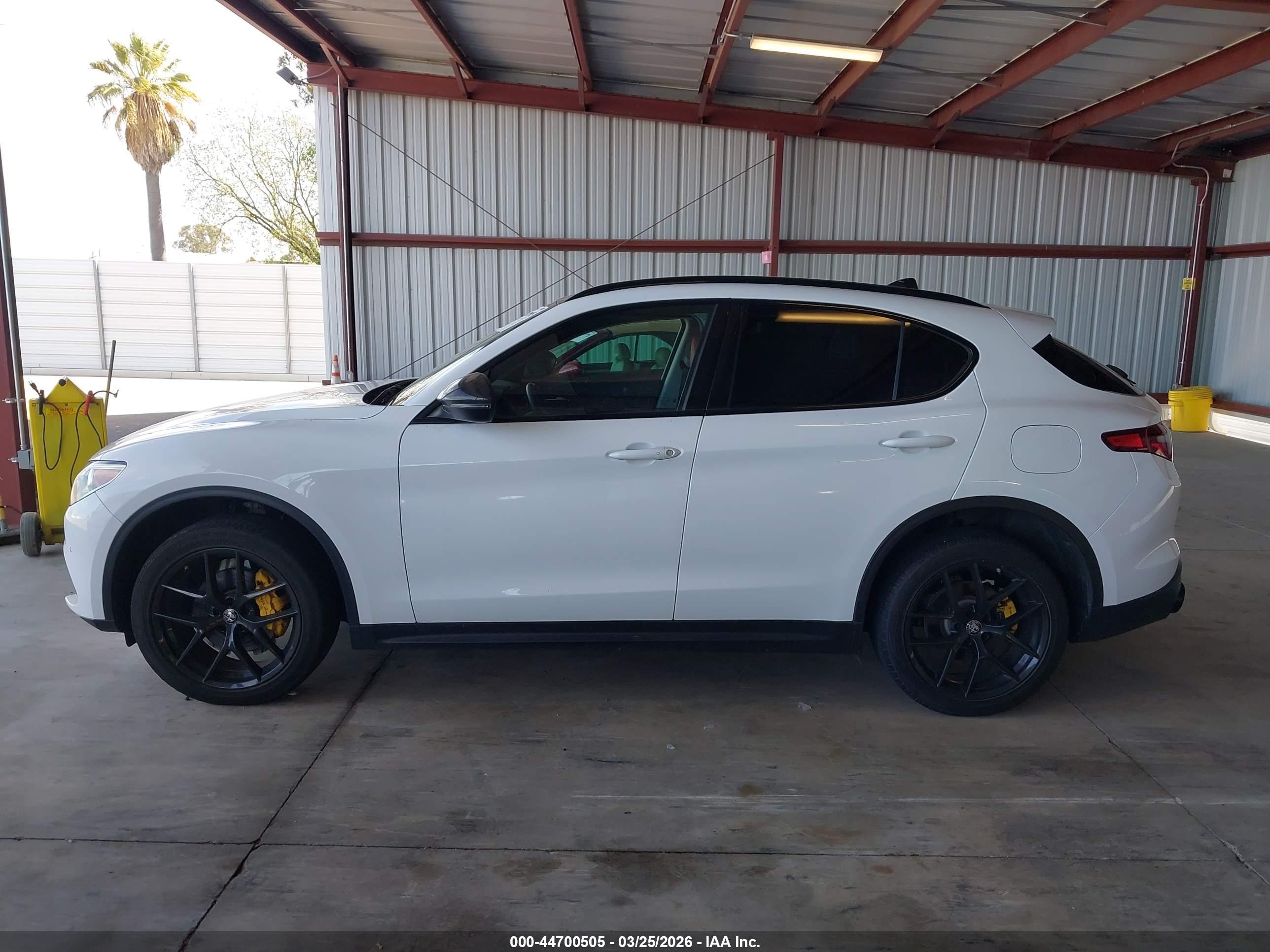 2019 Alfa Romeo Stelvio Awd Белый vin: ZASPAKAN6K7C70000