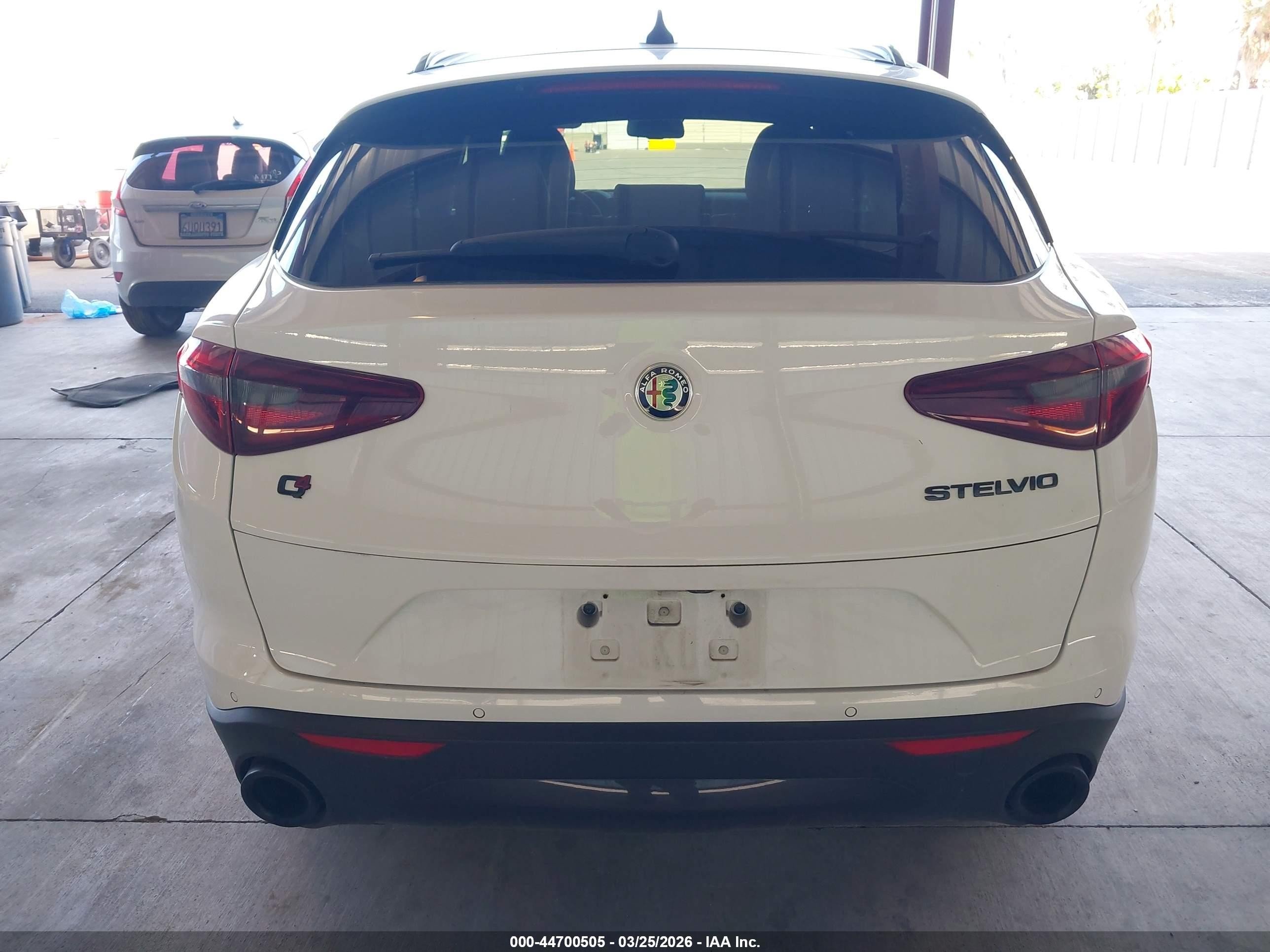 2019 Alfa Romeo Stelvio Awd Белый vin: ZASPAKAN6K7C70000