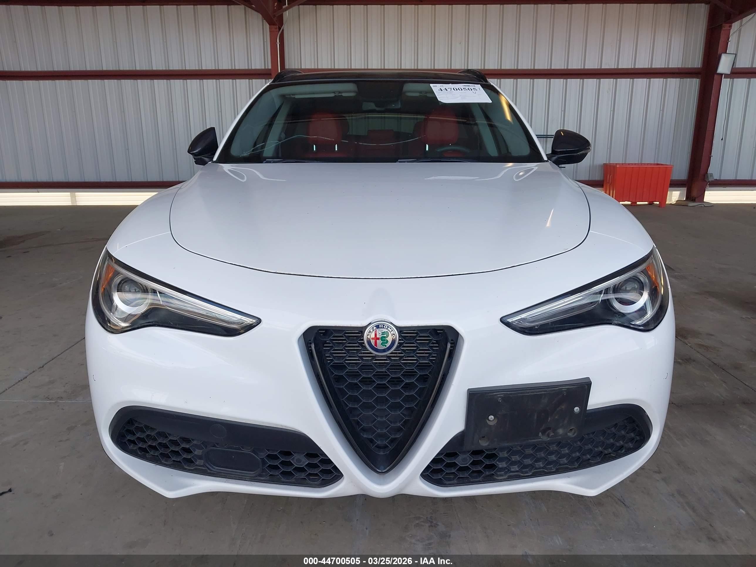 2019 Alfa Romeo Stelvio Awd Белый vin: ZASPAKAN6K7C70000