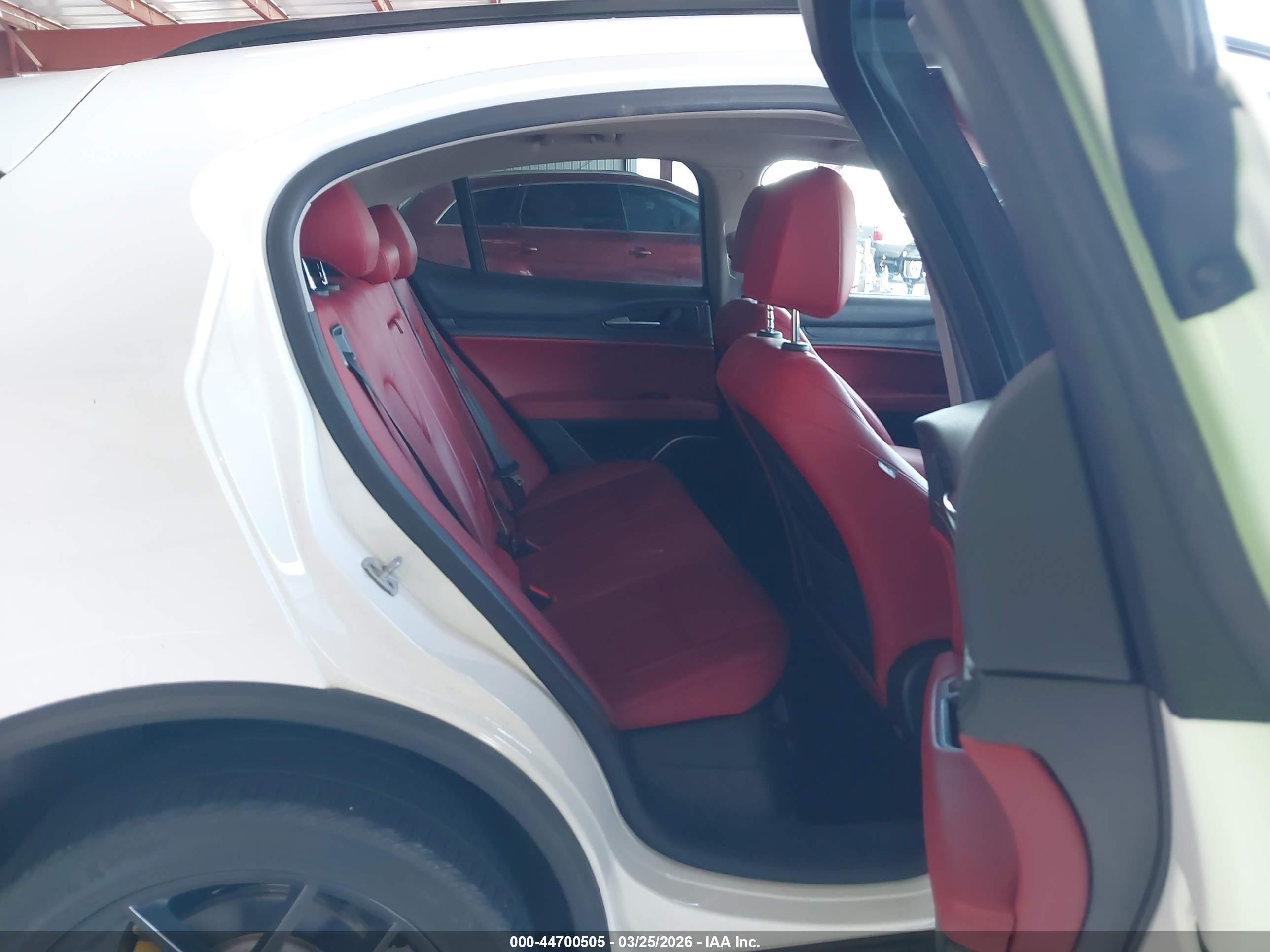 2019 Alfa Romeo Stelvio Awd Белый vin: ZASPAKAN6K7C70000