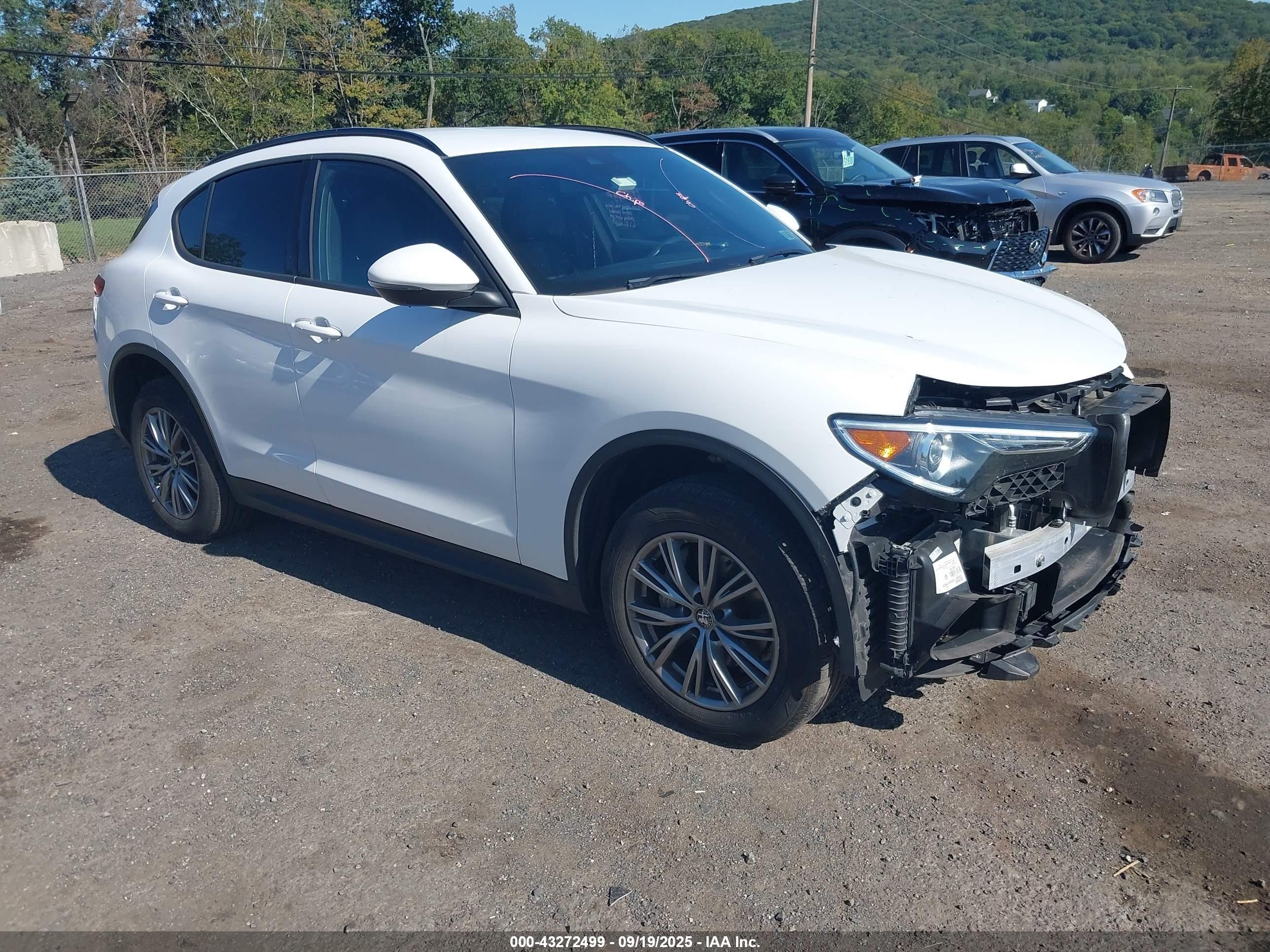 2022 Alfa Romeo Stelvio Sprint Awd White vin: ZASPAKAN7N7D39281