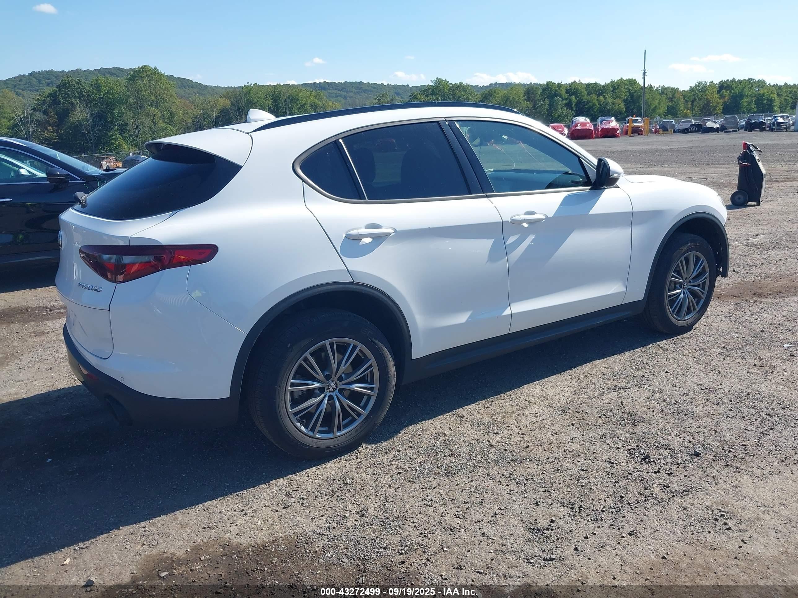 2022 Alfa Romeo Stelvio Sprint Awd White vin: ZASPAKAN7N7D39281
