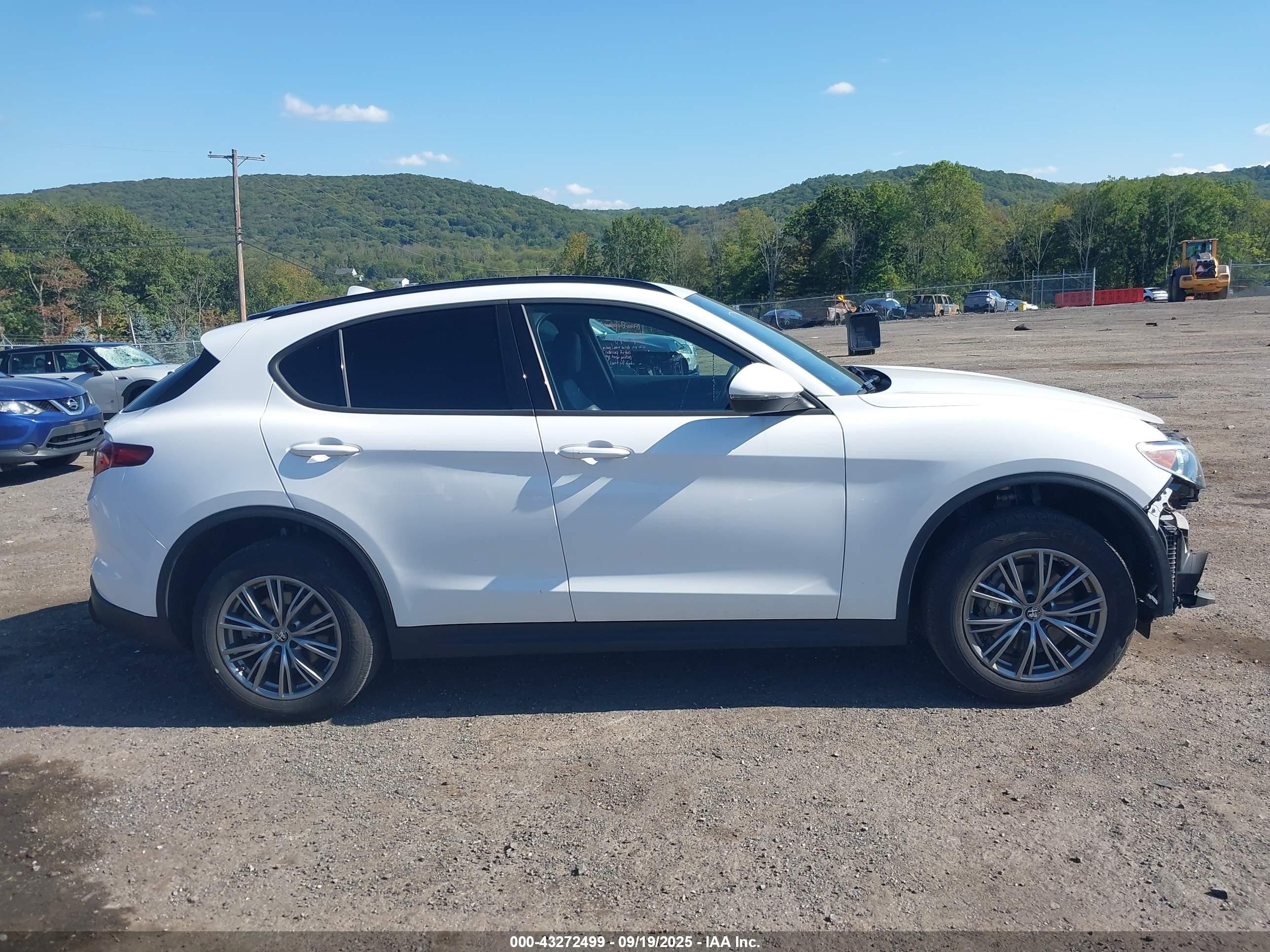 2022 Alfa Romeo Stelvio Sprint Awd White vin: ZASPAKAN7N7D39281