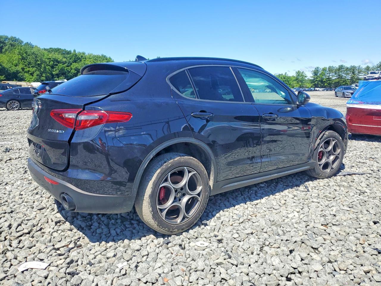 2022 Alfa Romeo Stelvio Черный vin: ZASPAKAN9N7D30629