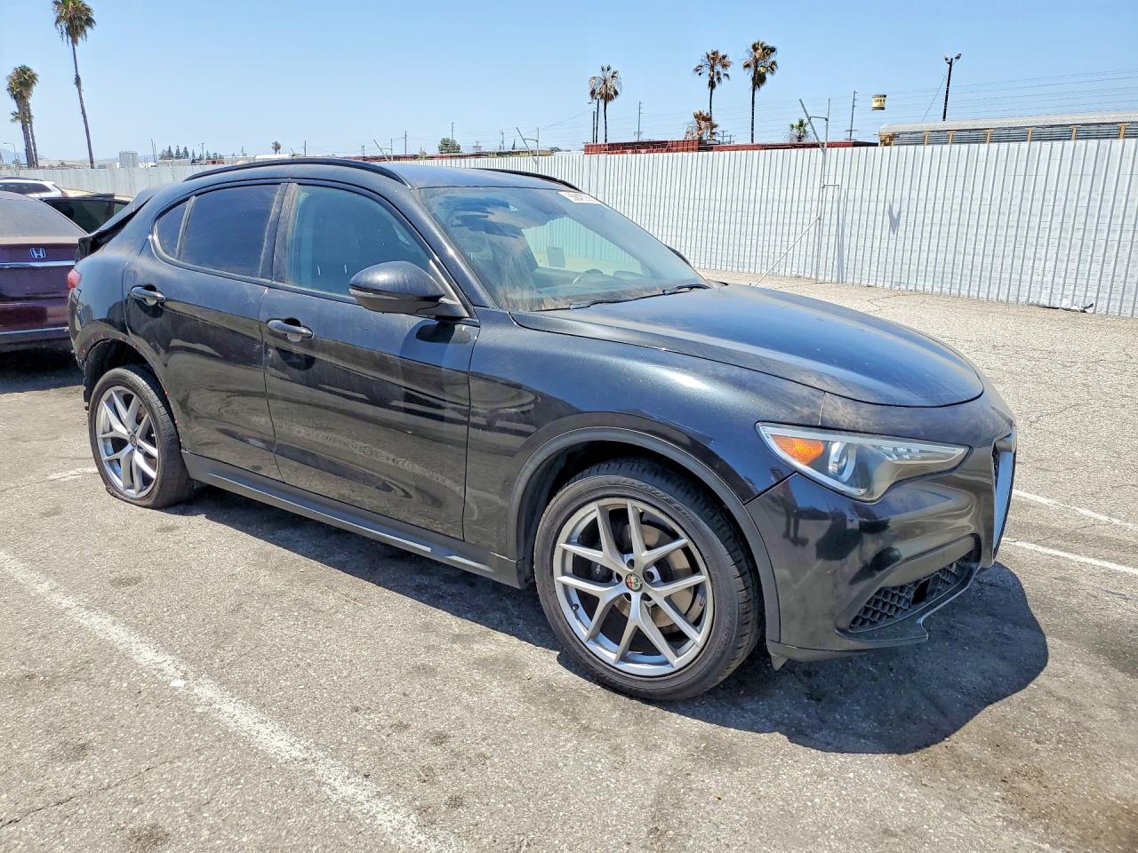 2019 Alfa Romeo Stelvio Black vin: ZASPAKANXK7C41468