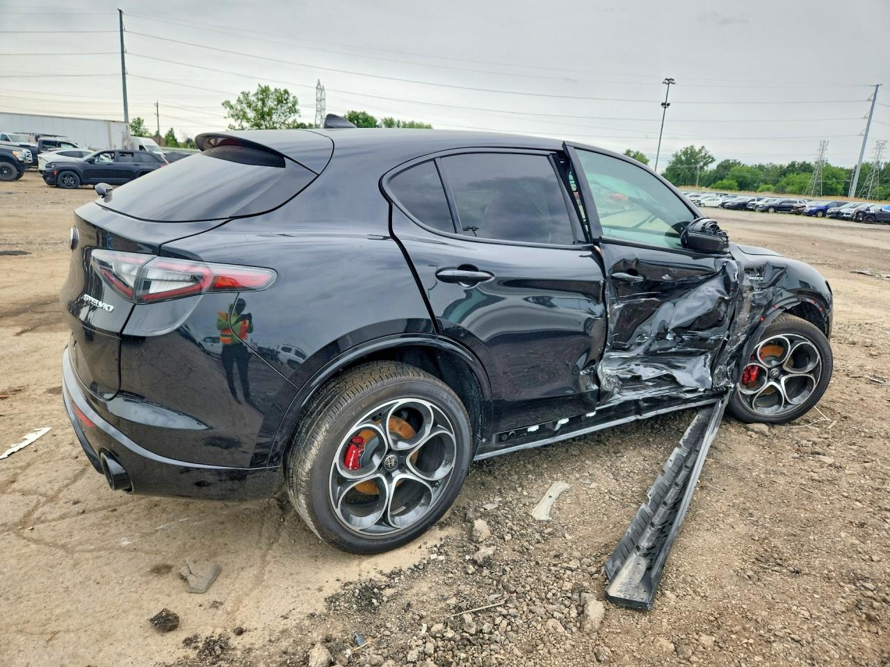 2025 Alfa Romeo Stelvio Base Black vin: ZASPAKANXS7E04264